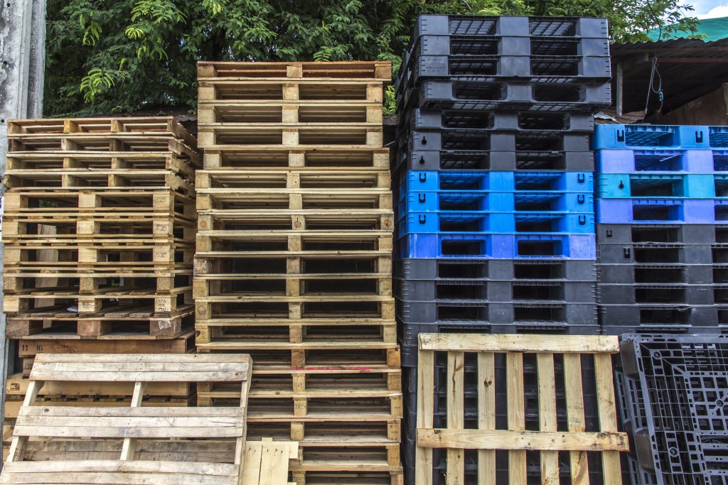Why Are Companies Switching to Plastic Pallets? | ME Container Solutions